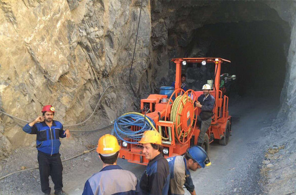 Jiangxi Siton DW1-31 Tire-type Single-arm Tunneling Drill Jumbo Serves Iran Lead Zinc Mines